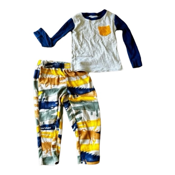 Carter’s GENTLY USED. Carter’s toddler fleece pjs. - Picture 2 of 2